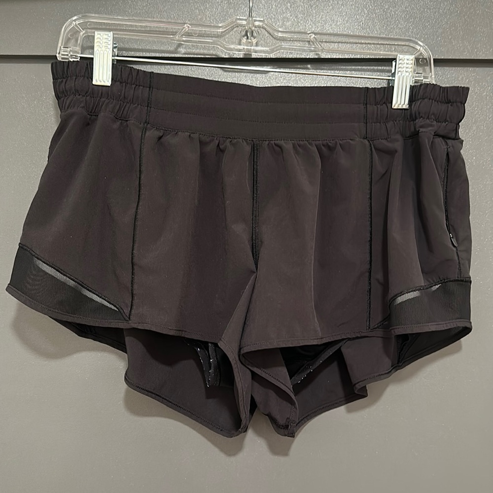 lululemon - Run Hotty Hot Low-Rise, lined shorts 2.5”